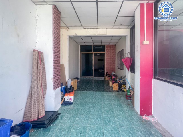 *****ทาวน์เฮ้าส์มือสองย่านนนทบุรี ม.ลภาวัน8 ราชพฤกษ์-ชัยพฤกษ์ เนื้อที่กว้างขวางถึง 24 ตร.ว. ฟังก์ชัน 3 ห้องนอน 2 ห้องน้ำ 1 ที่จอดรถ บนทำเลศักยภาพ เชื่อมต่อถ.บางกรวย-กรุงเทพ เพียง 20 นาทีก็ถึงรถไฟฟ้าสายสีม่วง "สถานีบางพลู" ใกล้ทางด่วน "บางโคล่-แจ้งวัฒนะ"